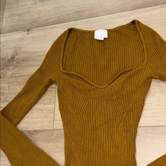 H&M Women's Mustard Ribbed Long Sleeve Top with bell sleeves size small - Picture 3 of 4